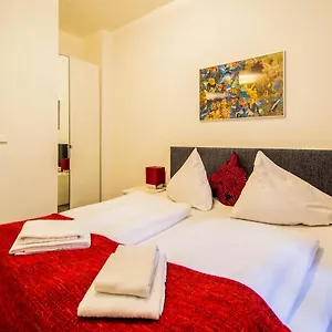 Apartment Labyrinth By Ruterra, Prague