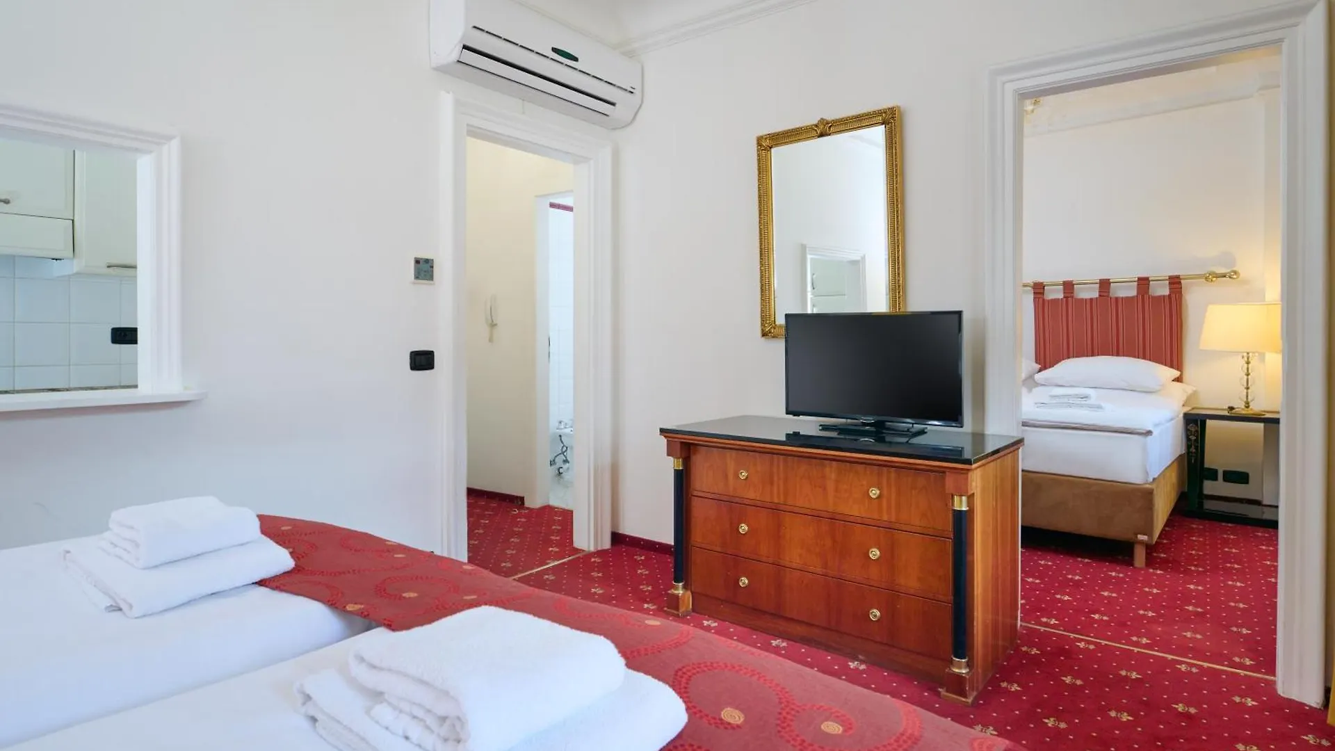 Residence Bologna Praga 4*,
